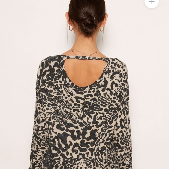 Black & White Striped Tart Sweater Medium Open Back Cut Out Fall Long Sleeve - Picture 8 of 8